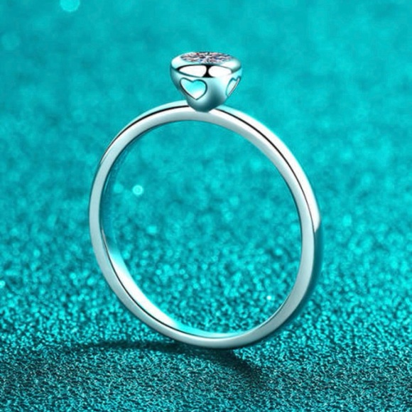 925 Sterling Silver Moissanite Geometric Dainty Band Ring - Picture 1 of 9